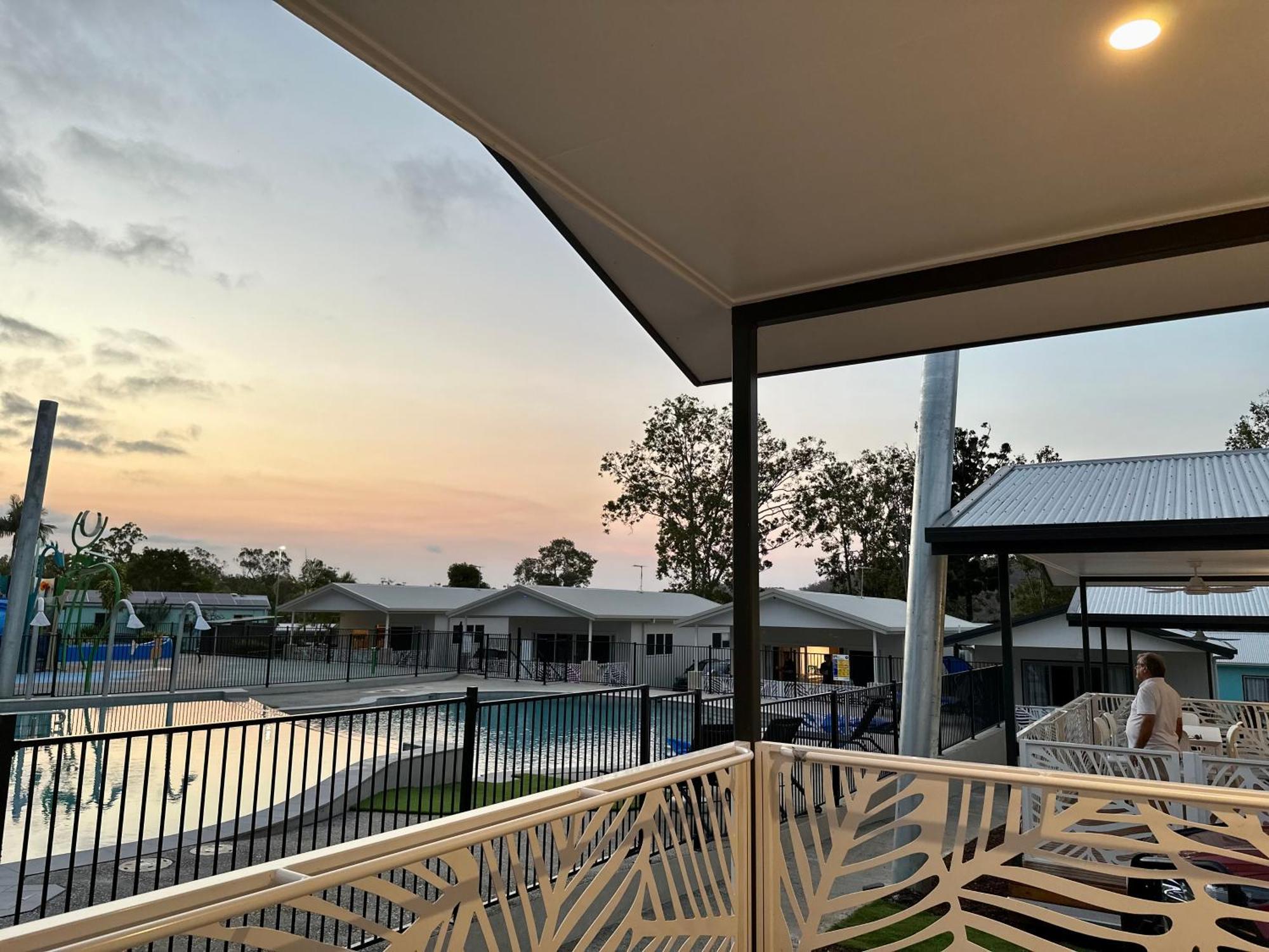 Lake Tinaroo Holiday Park מראה חיצוני תמונה
